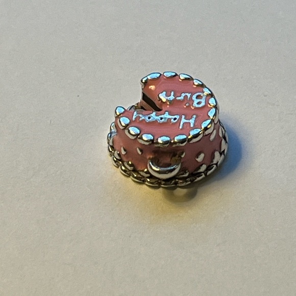 Adorable james avery enamel birthday cake charm🎂🎂🎂🎂🎂🎂🎂🎂 - Picture 3 of 6